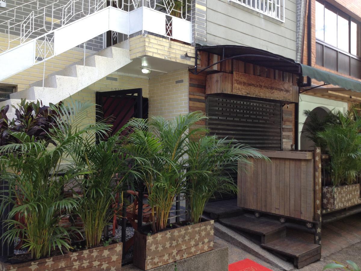 The Kings And Queens Hostel Medellín Exterior foto